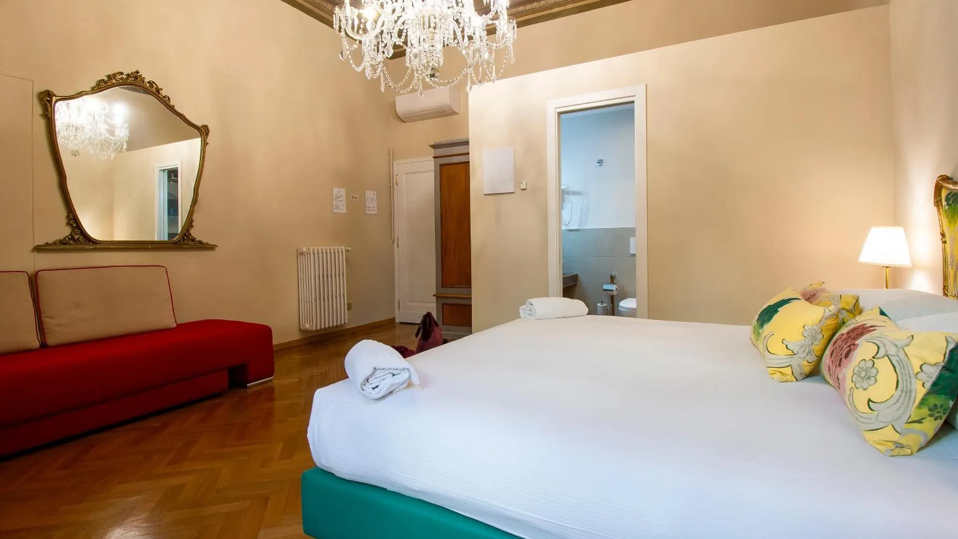 N4U Guest House Florens 3*,
