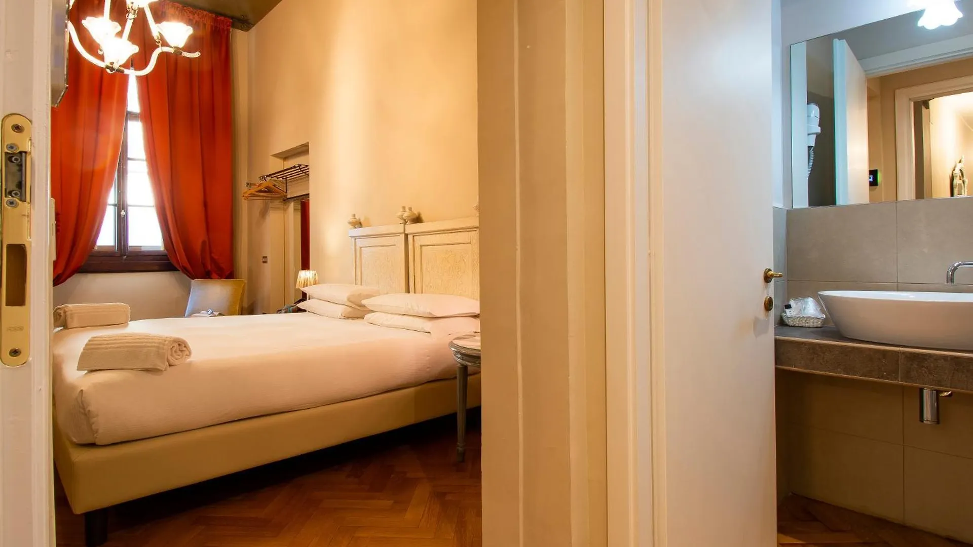 N4U Guest House Florens