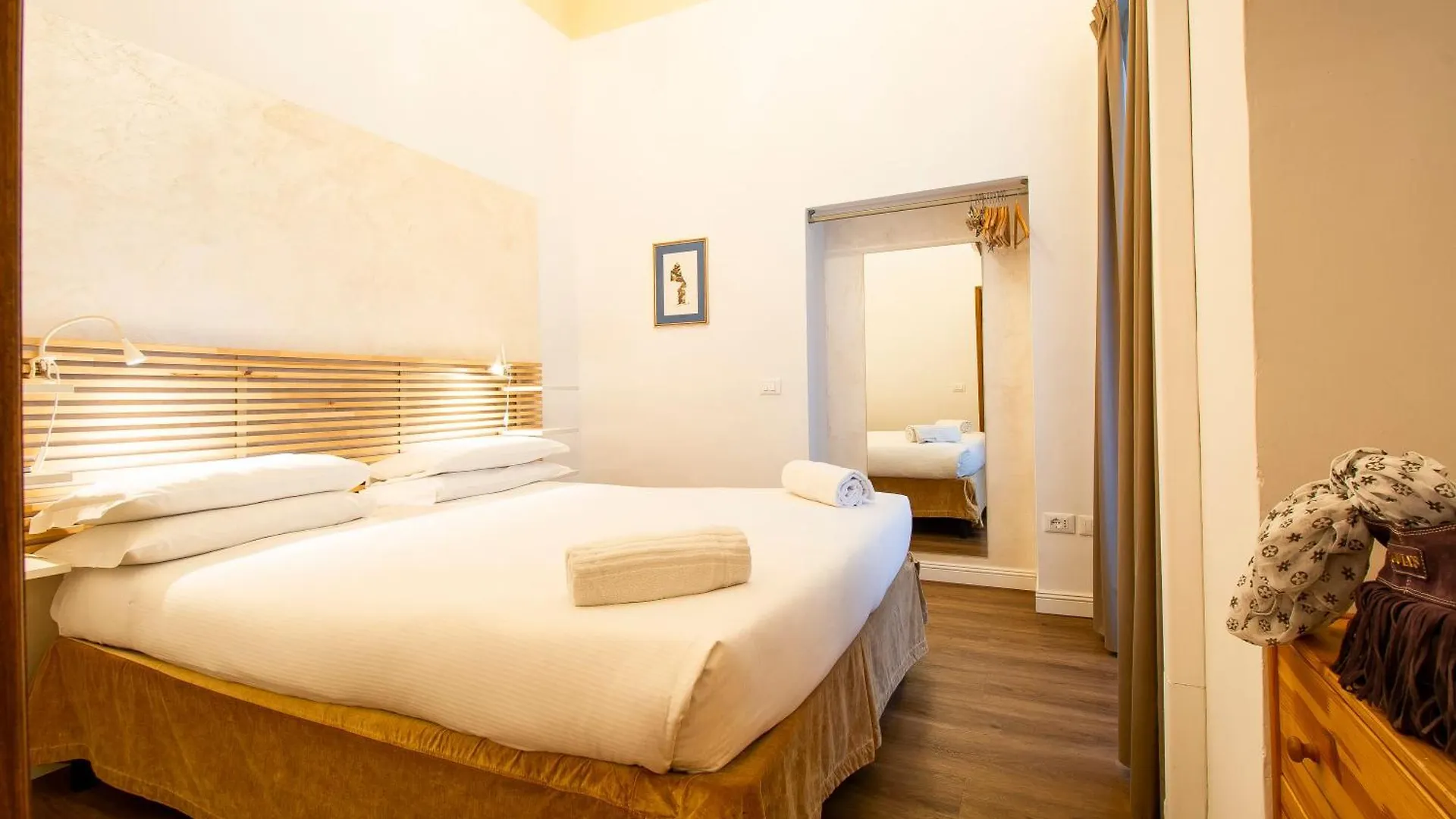 N4U Guest House Florens Bed & Breakfast
