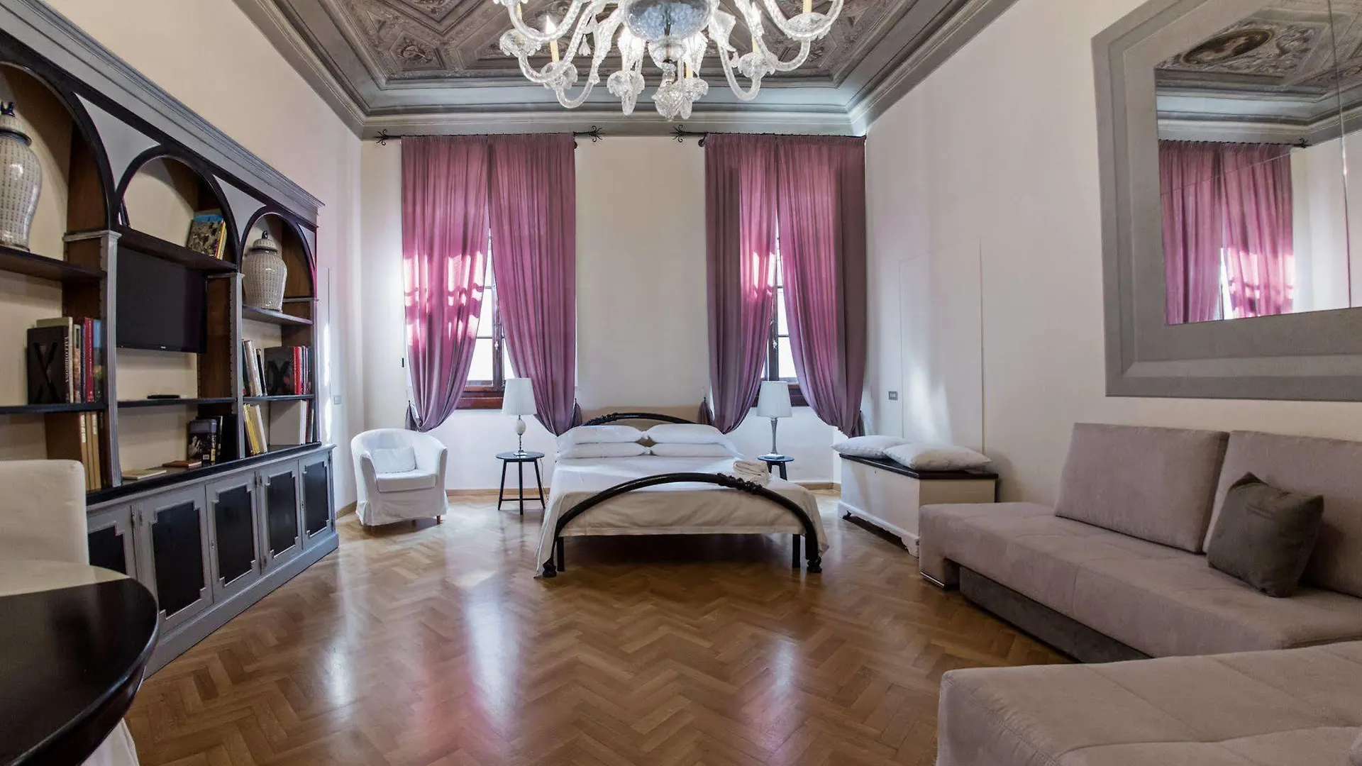 N4U Guest House Florens Bed & Breakfast