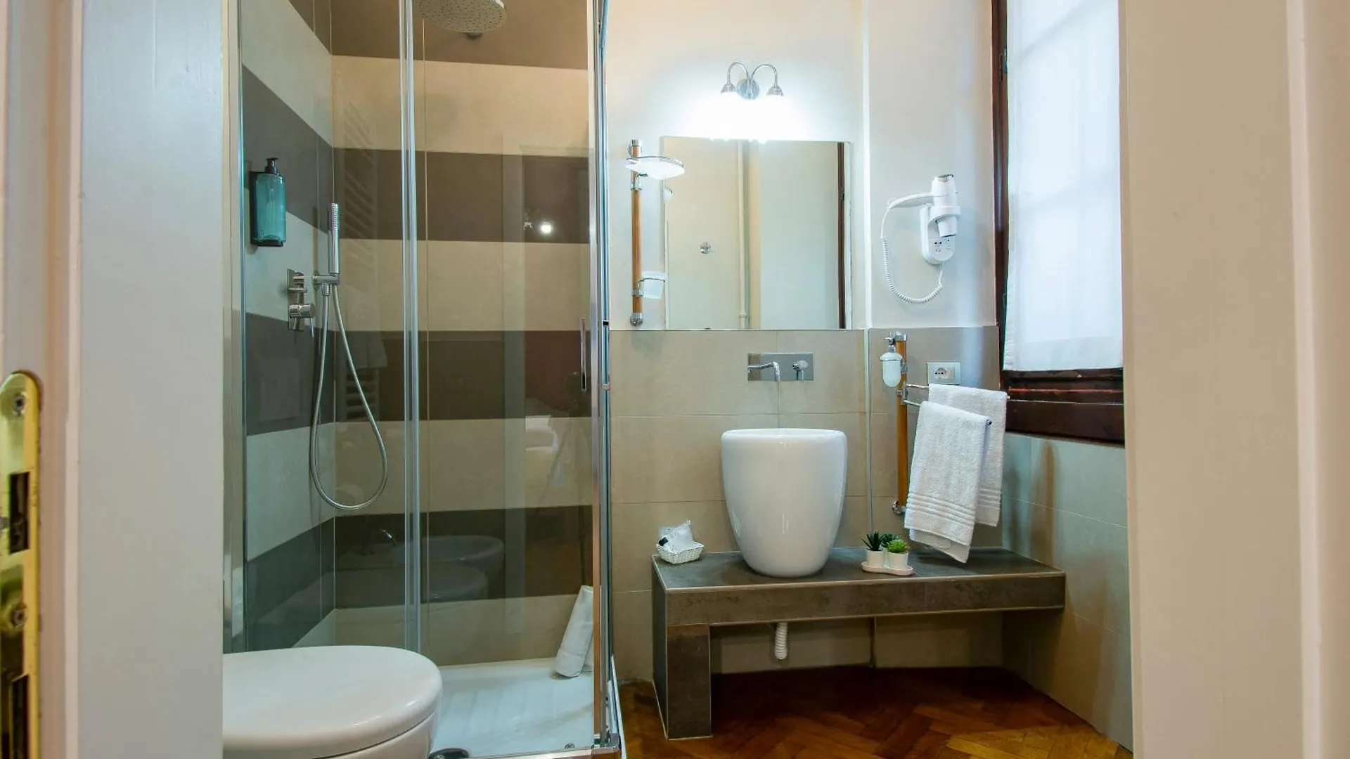 N4U Guest House Florence 3*,  Italy