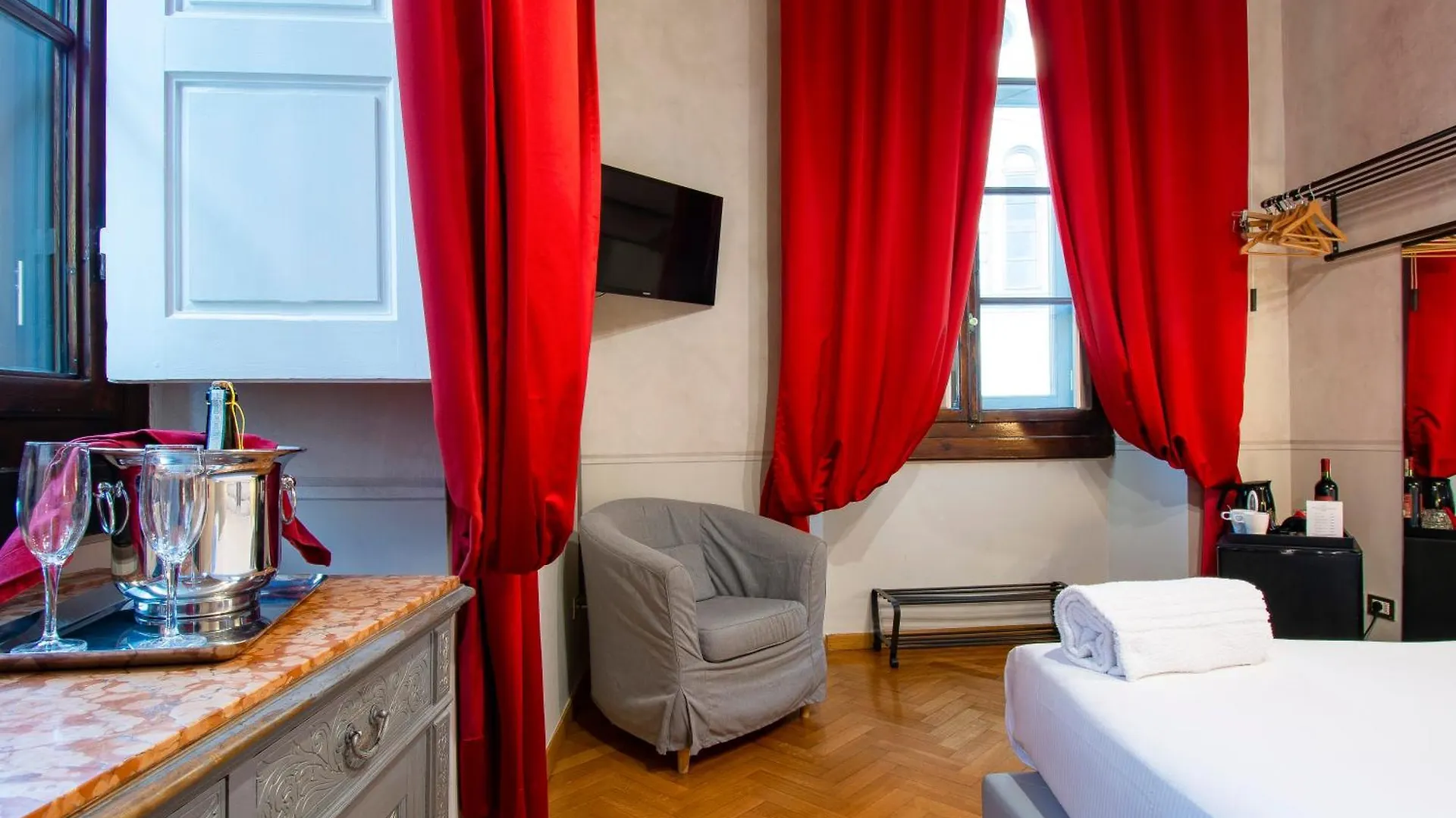 *** Bed & Breakfast N4U Guest House Florence Italy