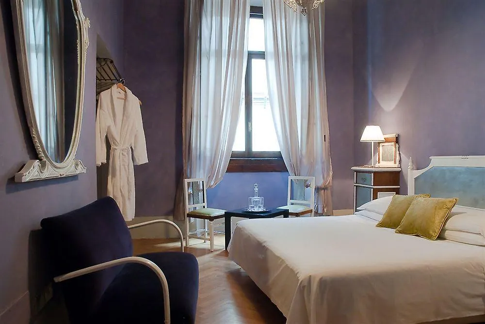 *** Bed and breakfast N4U Guest House Florencia Italia
