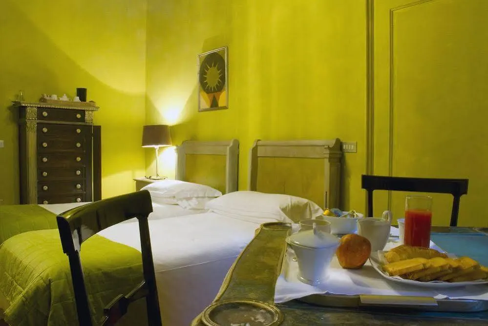 N4U Guest House Florencia 3*,